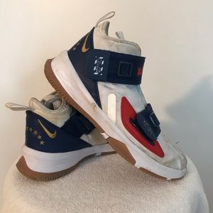 LeBron Soldier 13 LA GS ' White Coastal Blue' Youth 6